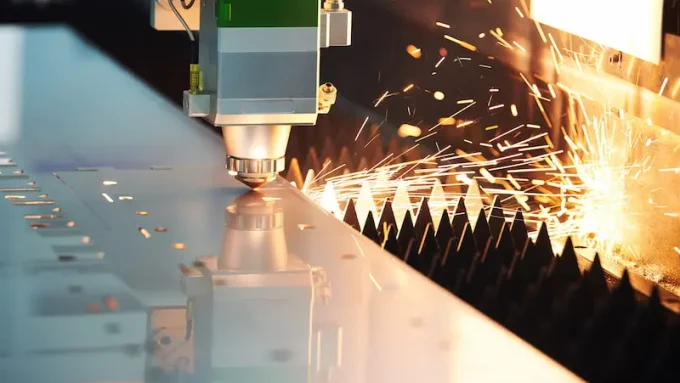 Laser fibre 3 kW vs 6 kW : quelle puissance choisir pour votre atelier
